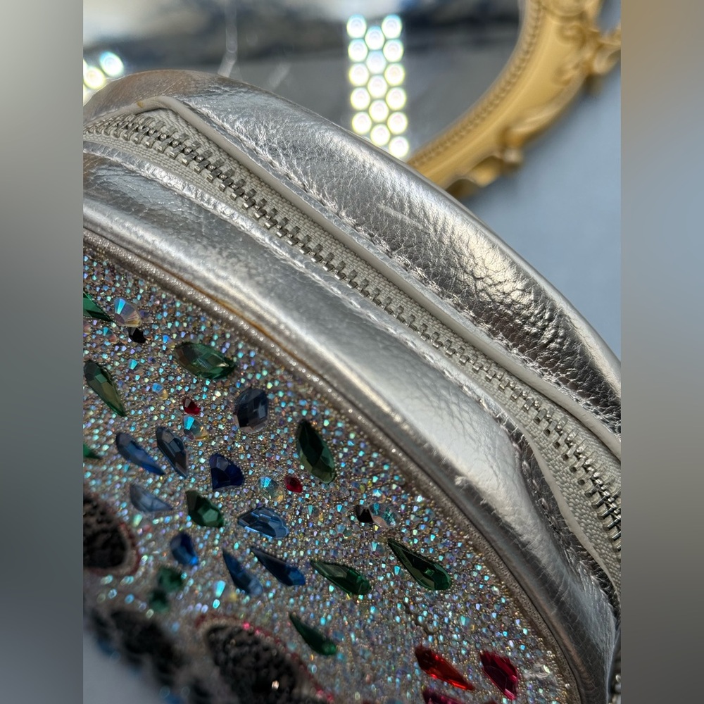 🆕 BETSEY JOHNSON 🧿 NWOT Bone-Jour Sugar Skull Crossbody Bag, Silver & Rainbow - Picture 15 of 16
